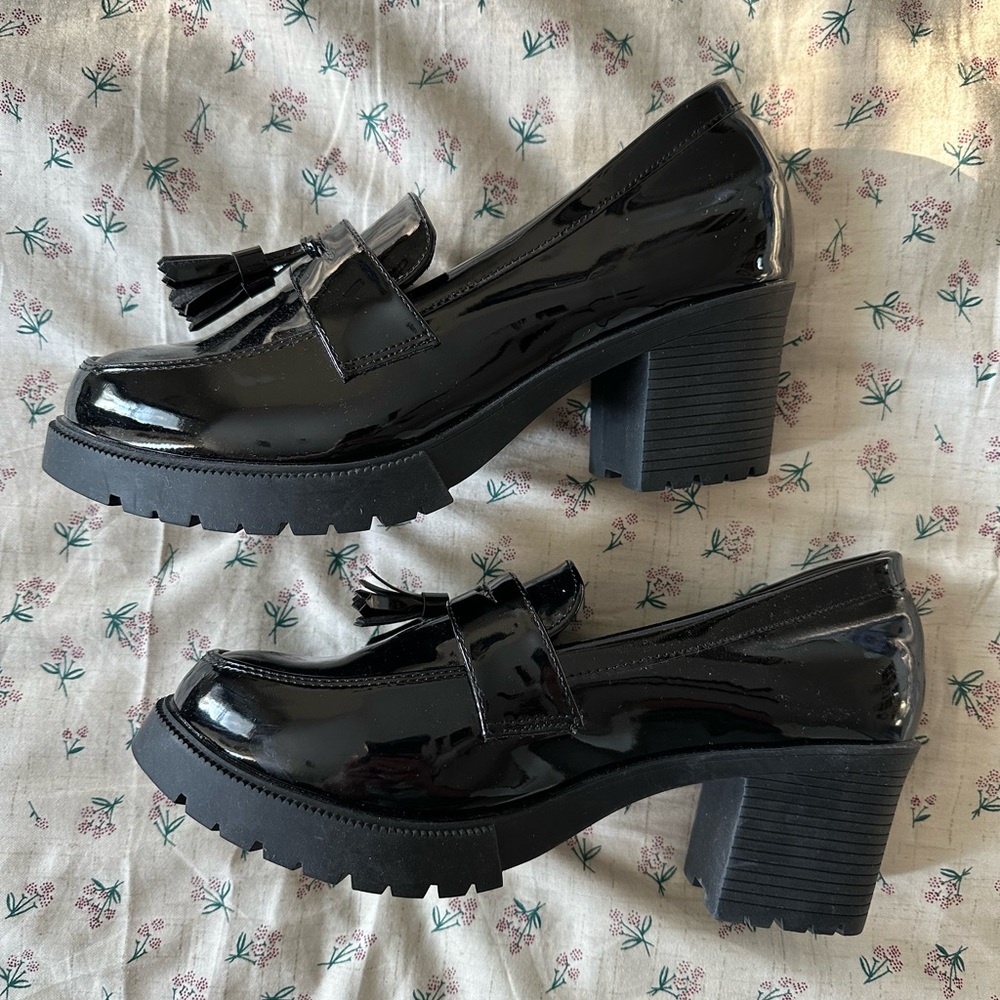 Black Patent Leather Loafers With Tassels Size 8